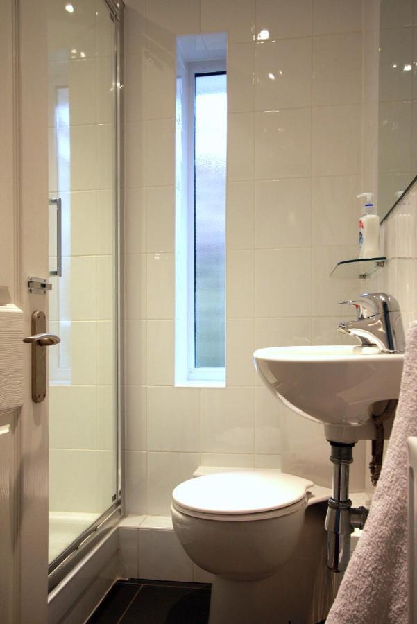 Abacus Bed And Breakfast, Blackwater, Hampshire Camberley Kültér fotó