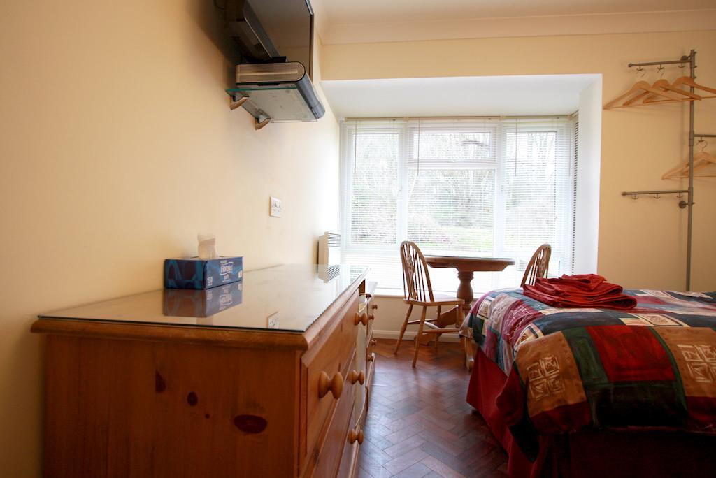 Abacus Bed And Breakfast, Blackwater, Hampshire Camberley Szoba fotó