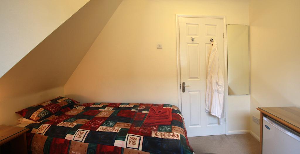Abacus Bed And Breakfast, Blackwater, Hampshire Camberley Szoba fotó