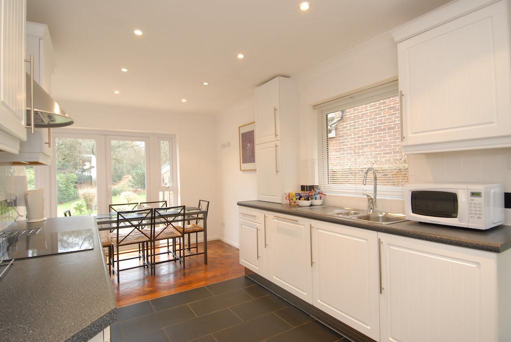 Abacus Bed And Breakfast, Blackwater, Hampshire Camberley Kültér fotó
