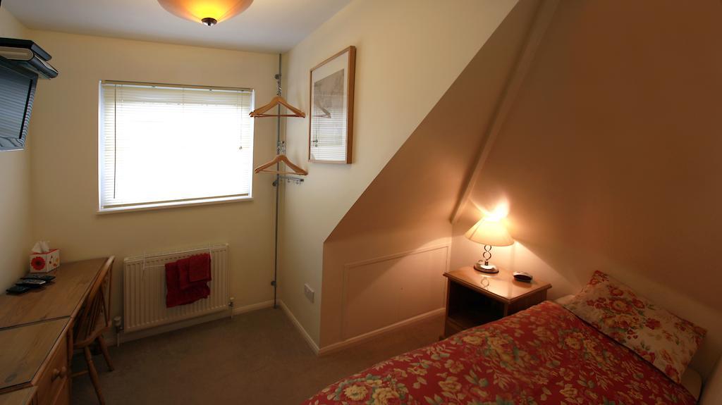 Abacus Bed And Breakfast, Blackwater, Hampshire Camberley Szoba fotó