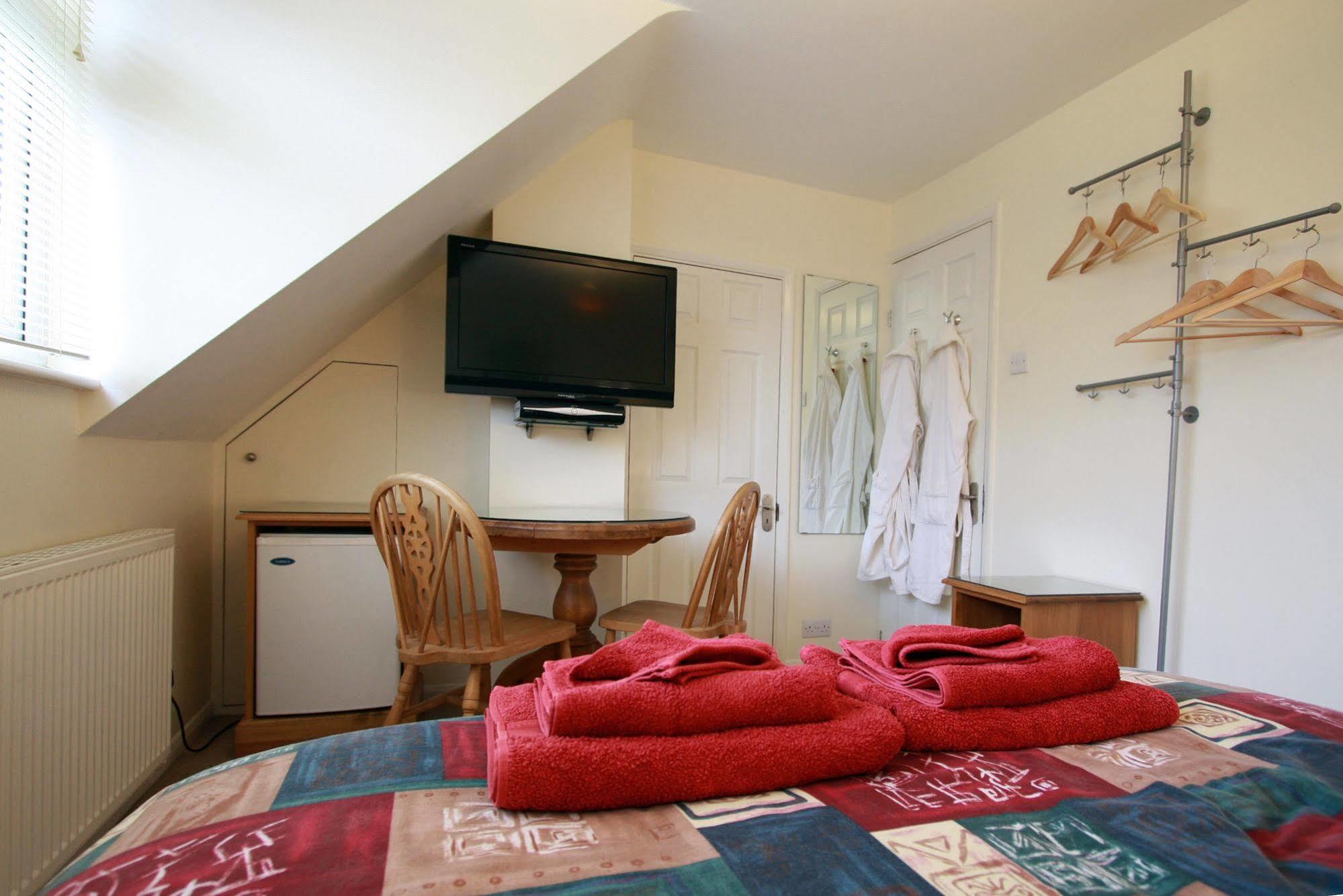 Abacus Bed And Breakfast, Blackwater, Hampshire Camberley Kültér fotó